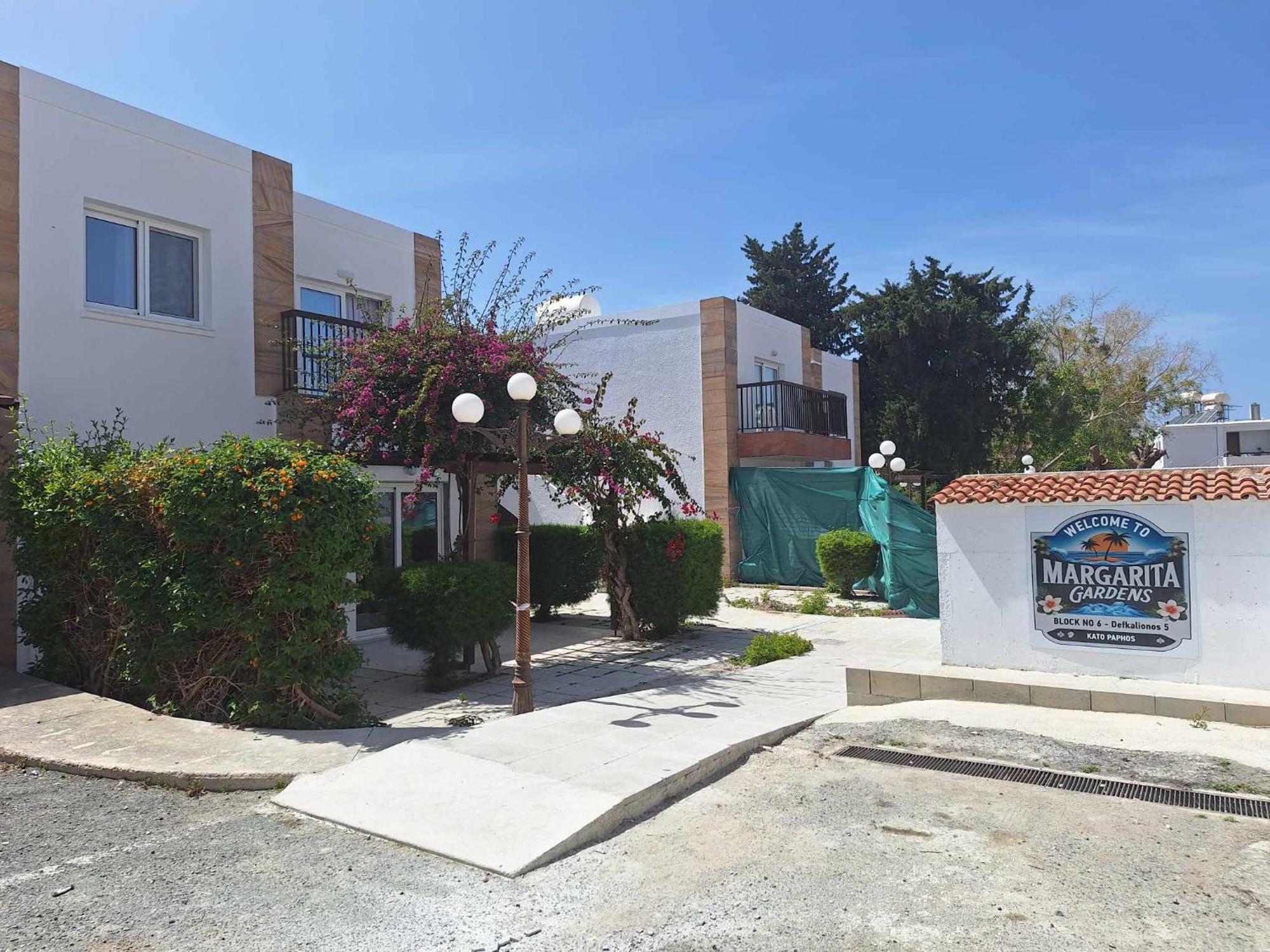 Stylish Kato Close To & Vibrant Harbor Life Daire Pafos